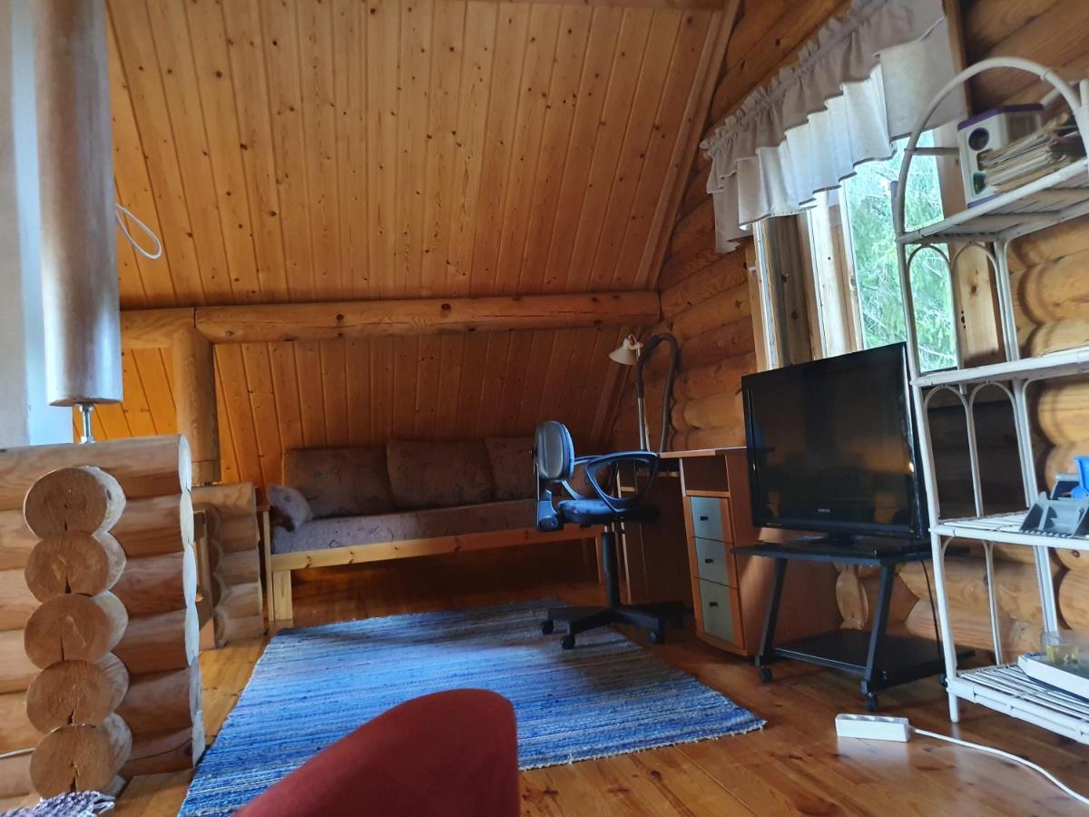 Viihtyisae Hirsimoekki Jaerven Rannalla Siikainen Exterior foto